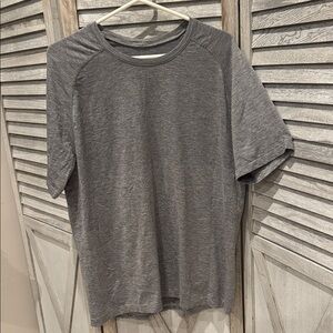 200. Lululemon Men's Gray Metal vent tech T-Shirt XL pre owned